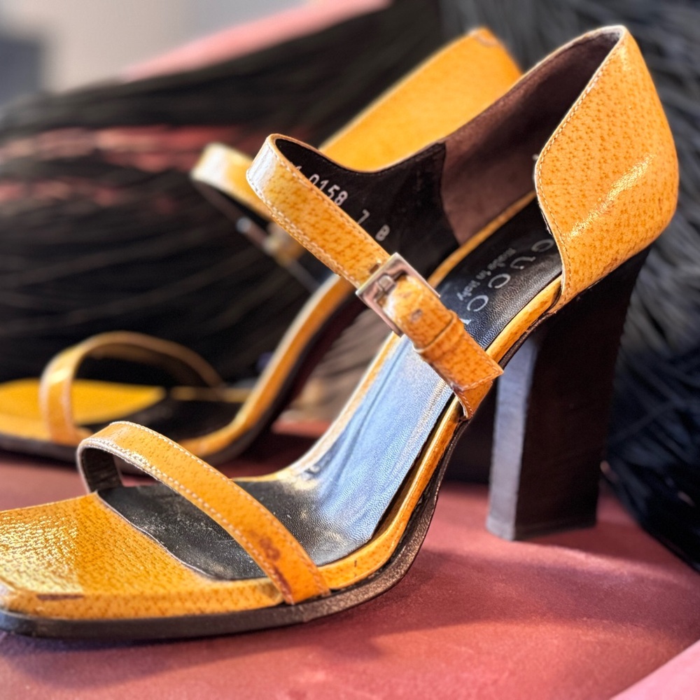 90’s Vintage Gucci yellow/ gold heels size 7
